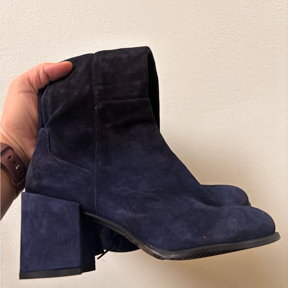 Stuart Weitzmen Elegant Navy Suede Knee-High Boots - Picture 4 of 6